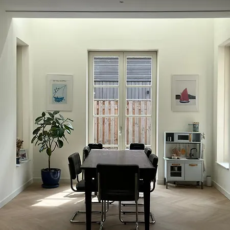 Vakantiehuis House With Garden In Amsterdam